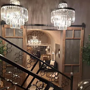 https://le-patio-de-sophie.fr-provencehotel.com